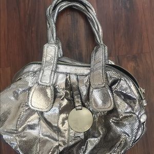 GUSTTO Cala Metallic Silver snake shoulder bag